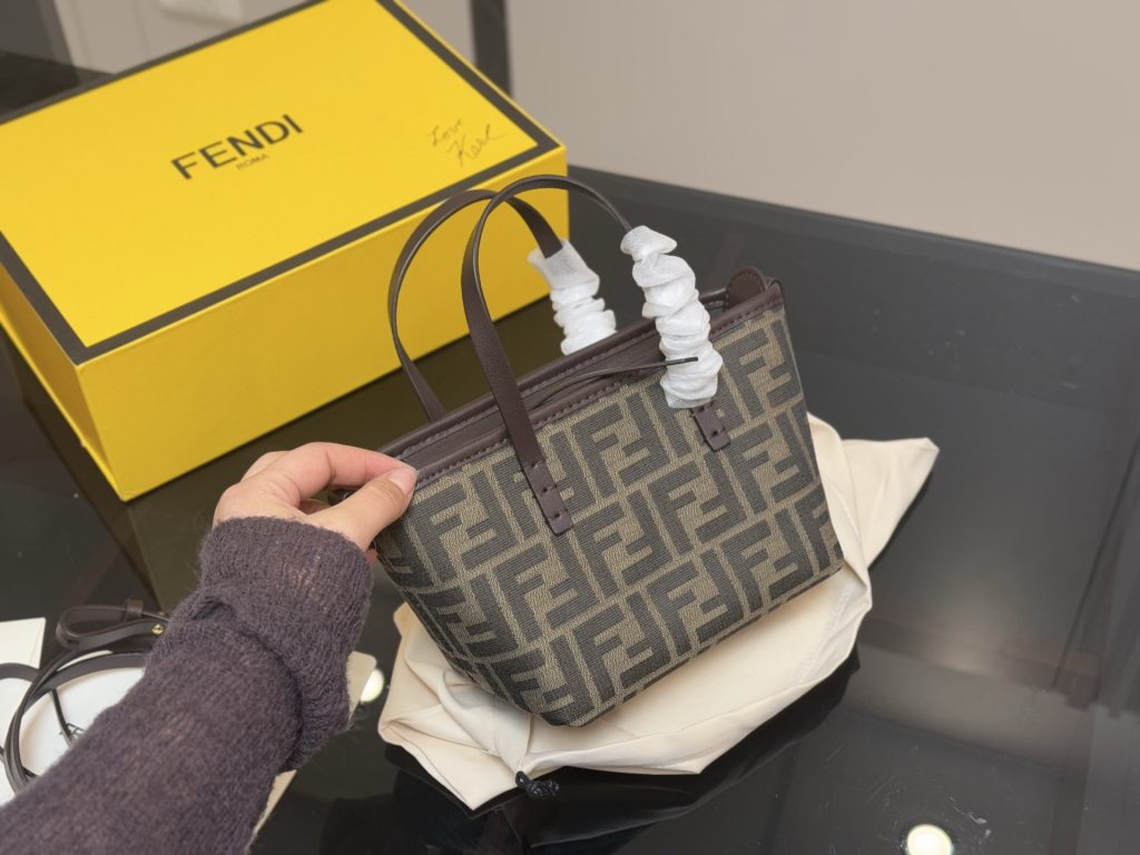 Fendi Bag Dupe 1922 - Obraz 2