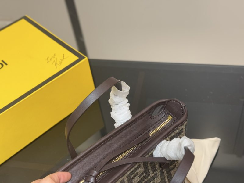 Fendi Bag Dupe 1922 - Image 3