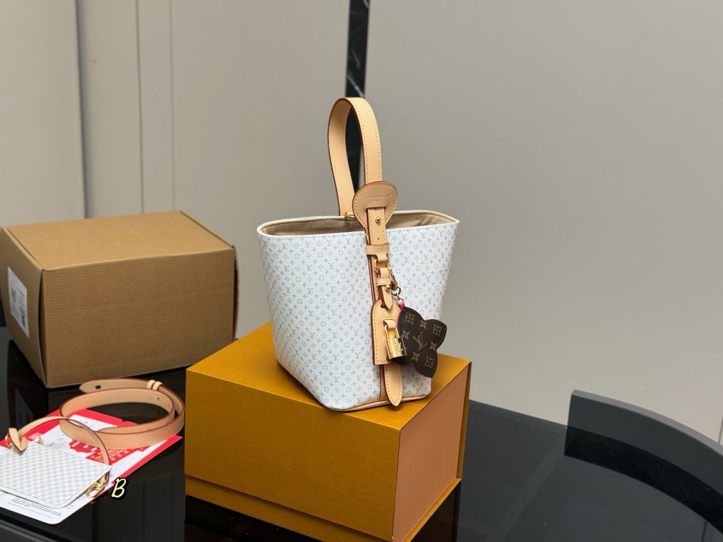 Louis Vuitton Bag Dupe 1329