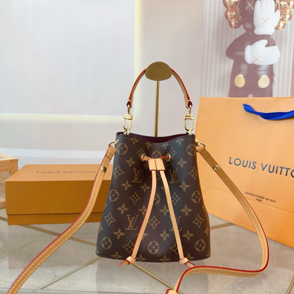 Louis Vuitton Bag Dupe 1609