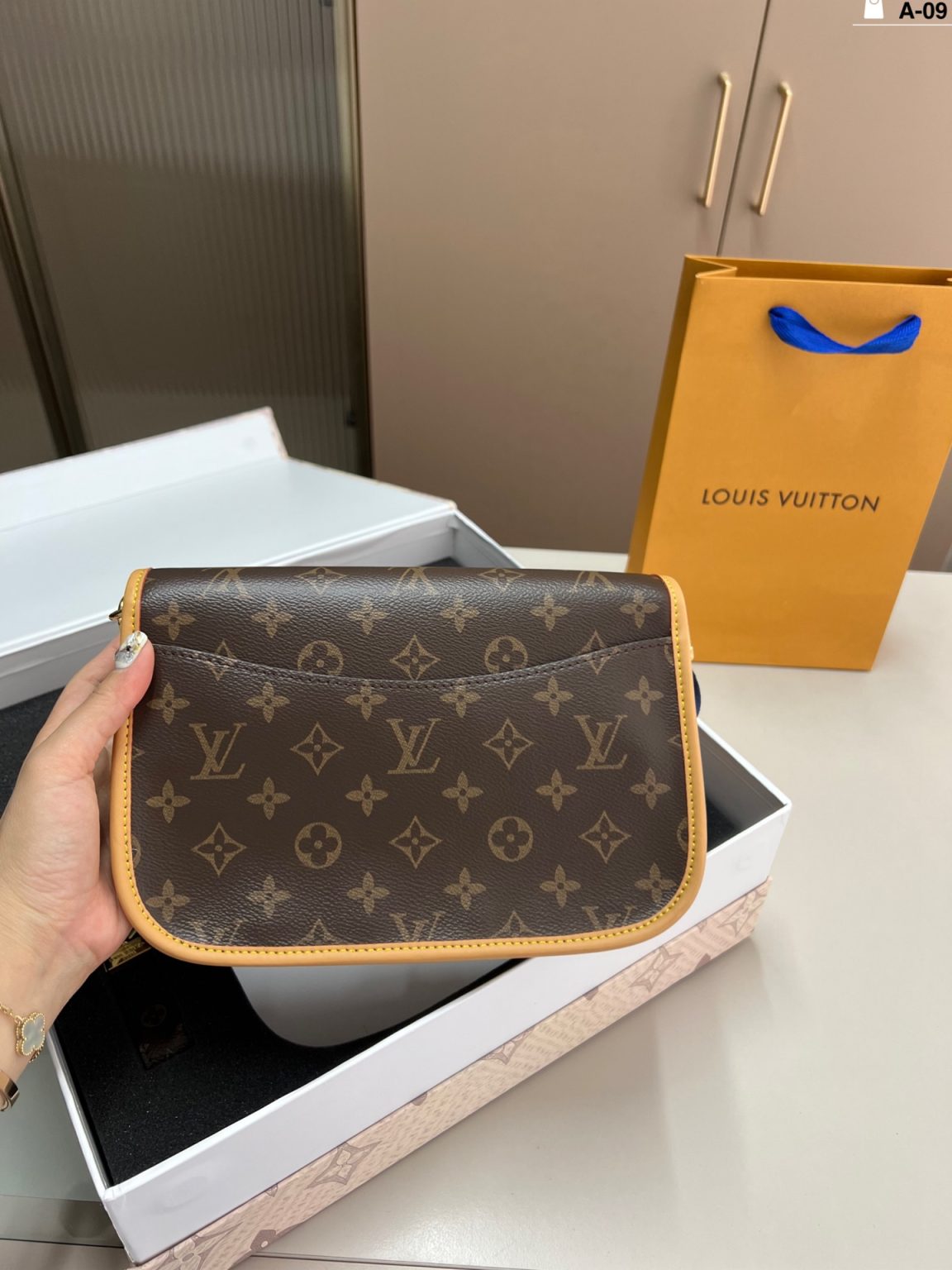 Louis Vuitton Bag Dupe 792 - Bilde 4