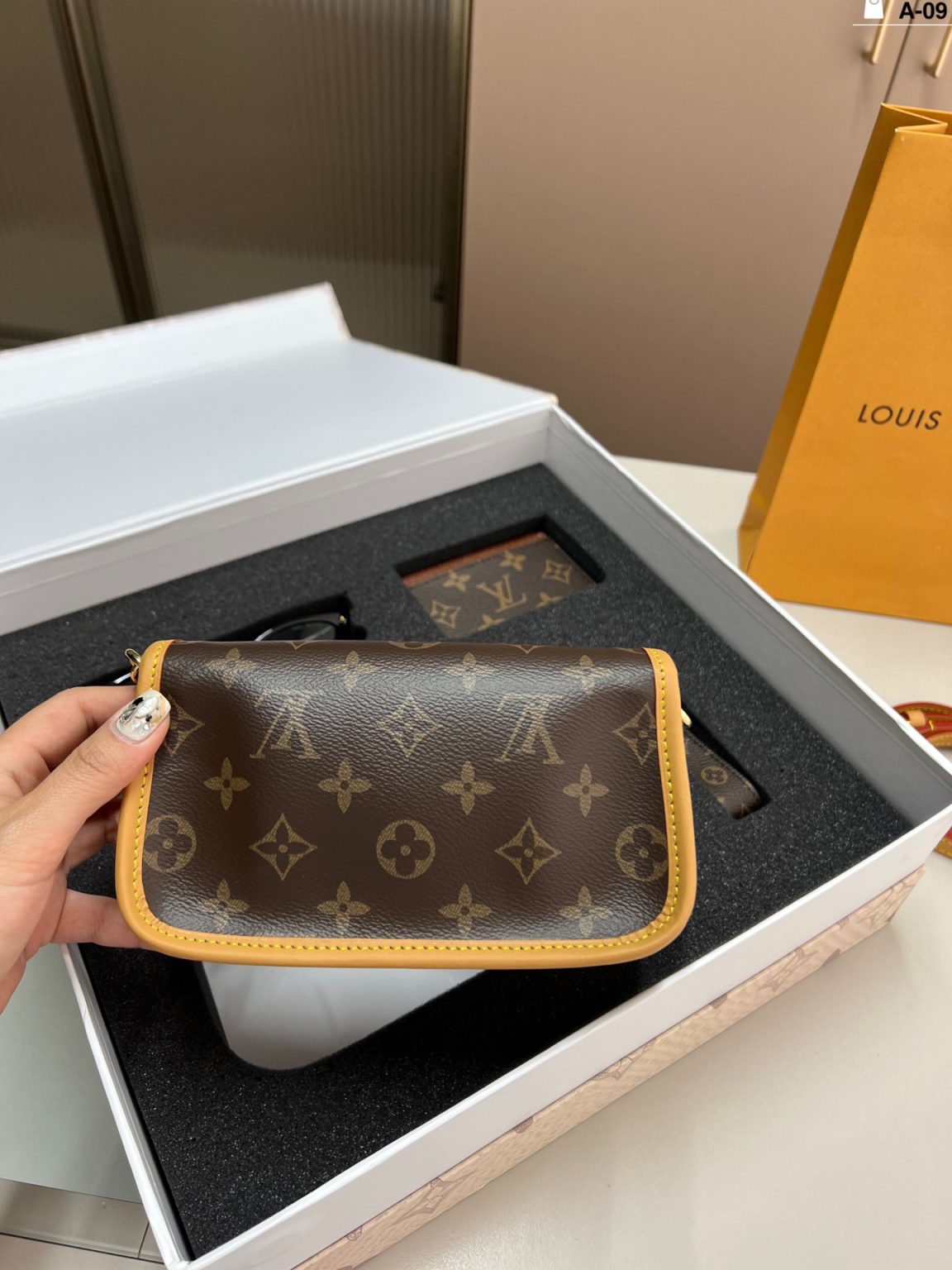 Louis Vuitton Bag Dupe 832 - Imagen 4