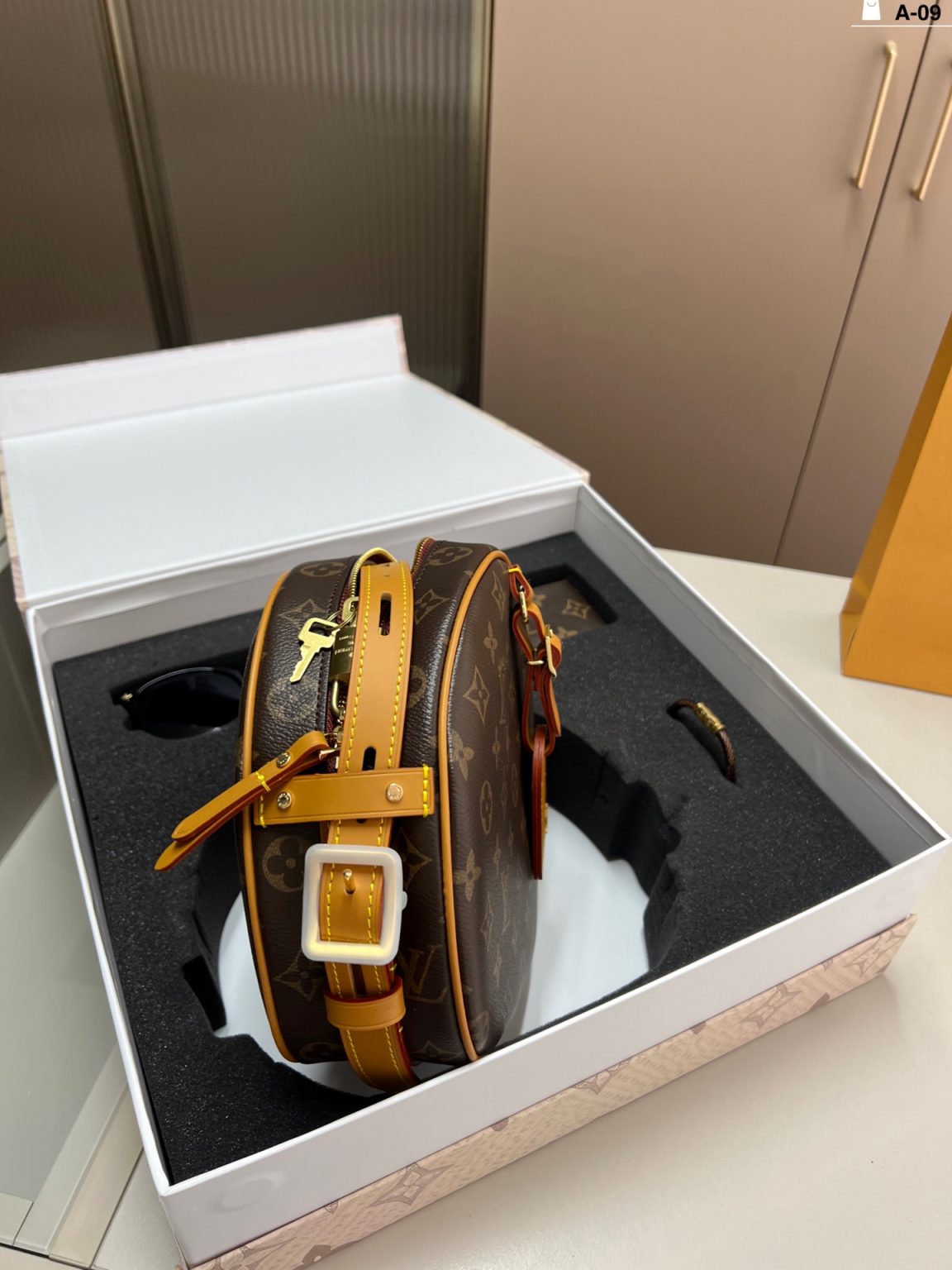 Louis Vuitton Bag Dupe 851 - Image 2