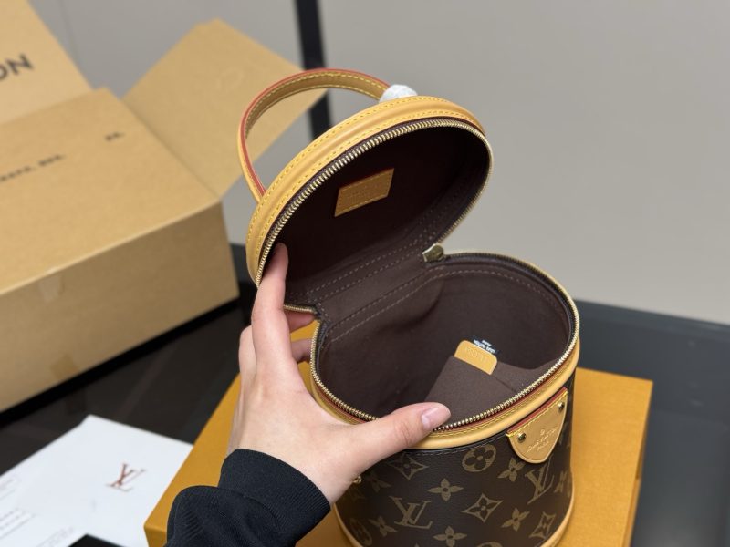 Louis Vuitton Bag Dupe 948 - Image 4