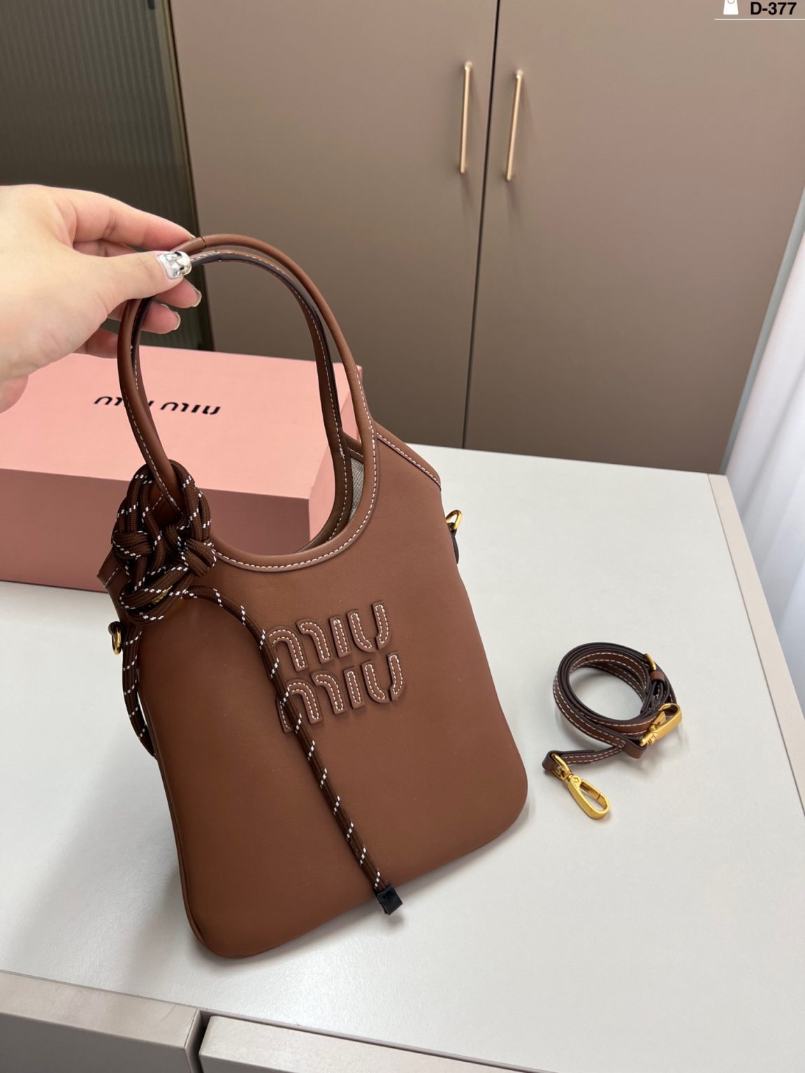 Miu Miu Bag Dupe 2254 - Obraz 4