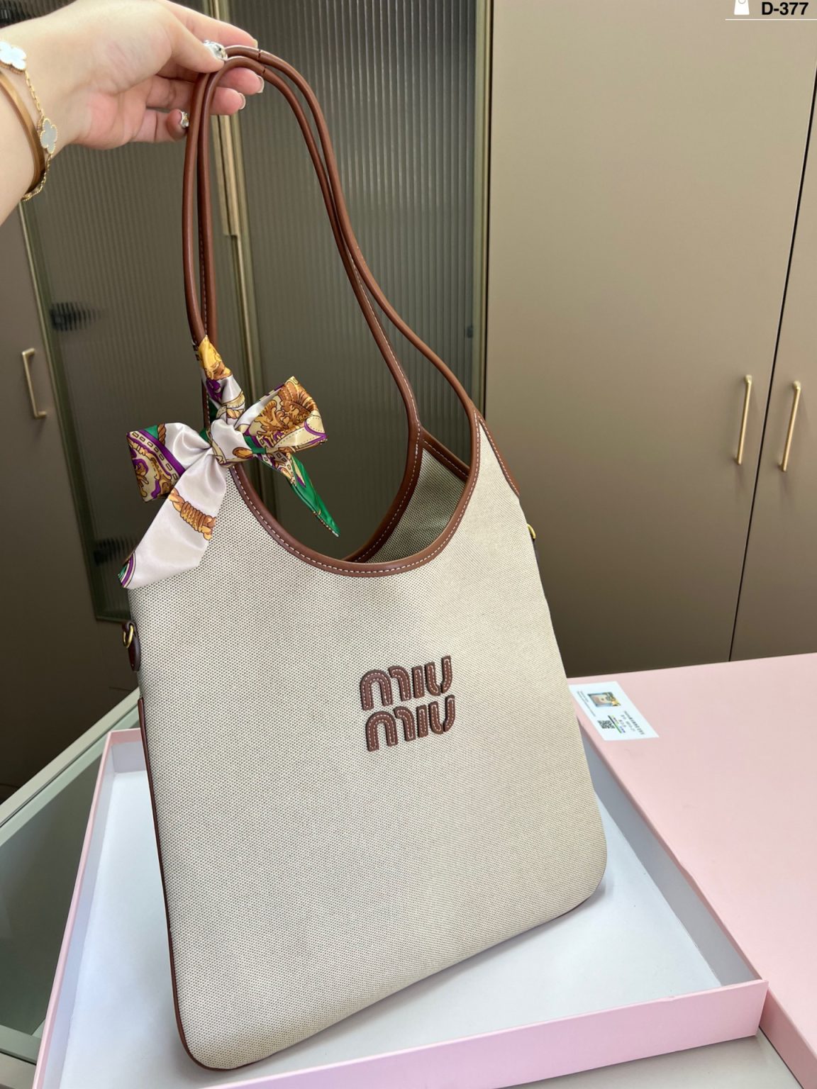 Miu Miu Bag Dupe 2294 - Obraz 2